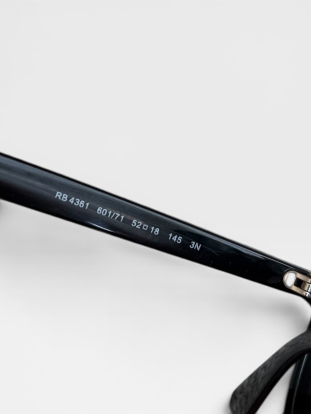 Ray-Ban Unisex Sunglasses – Black - Picture 4 of 5